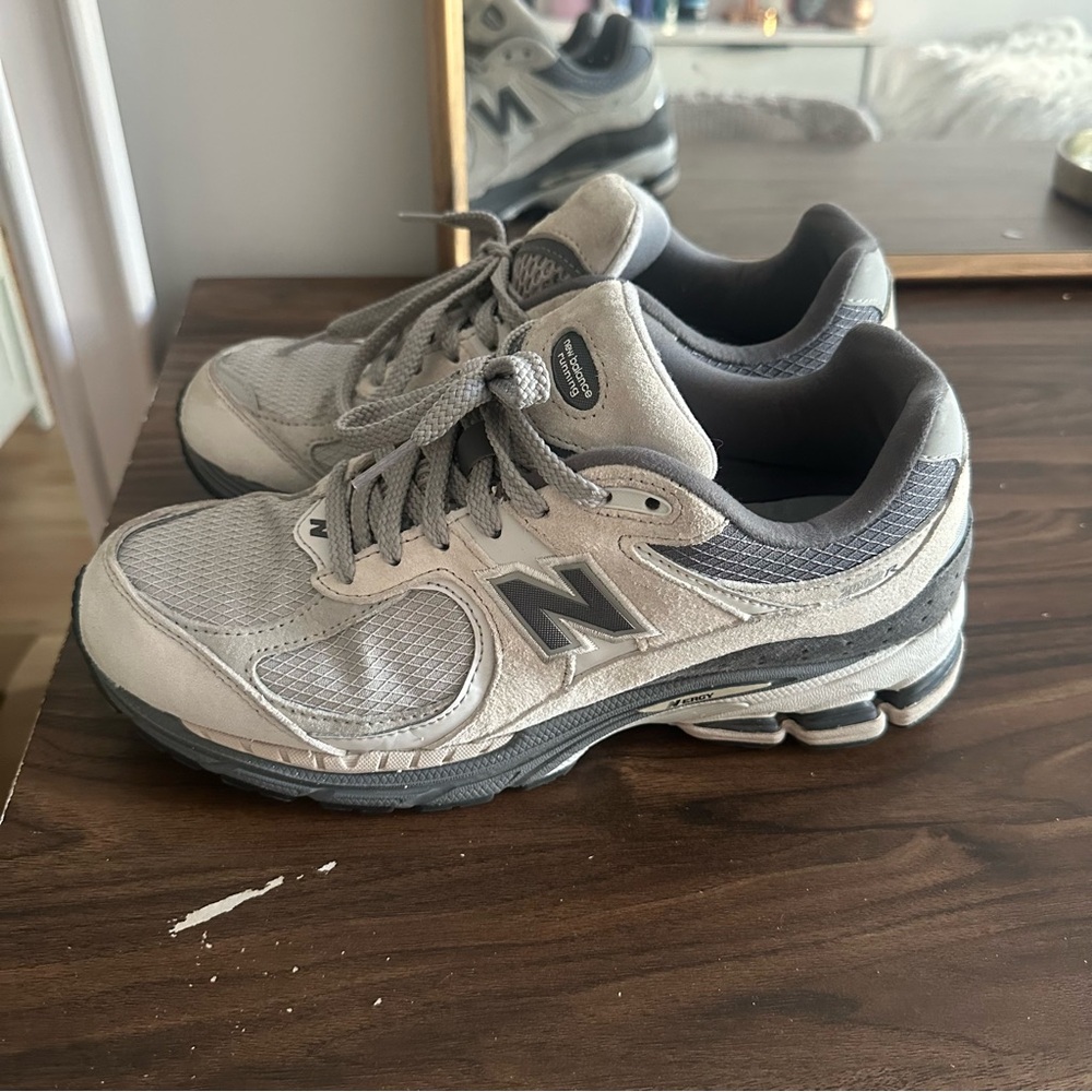New balance 2002R